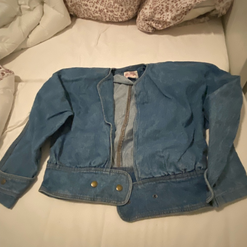 Vintage jean jacket Preloved size large with shoulder pads
